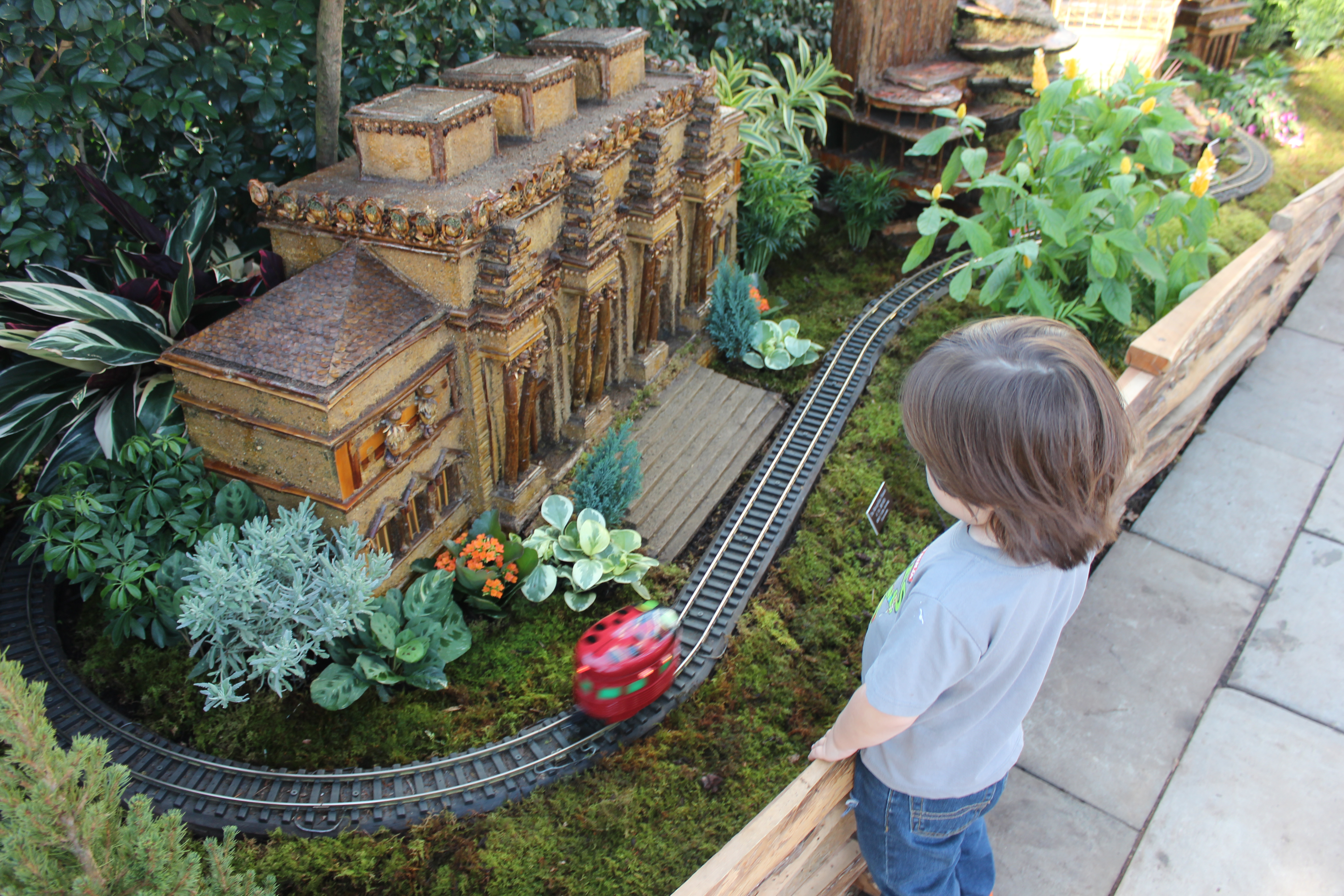 Maximo’s Favorite Holiday Exhibit – The NYBG Holiday Train Show